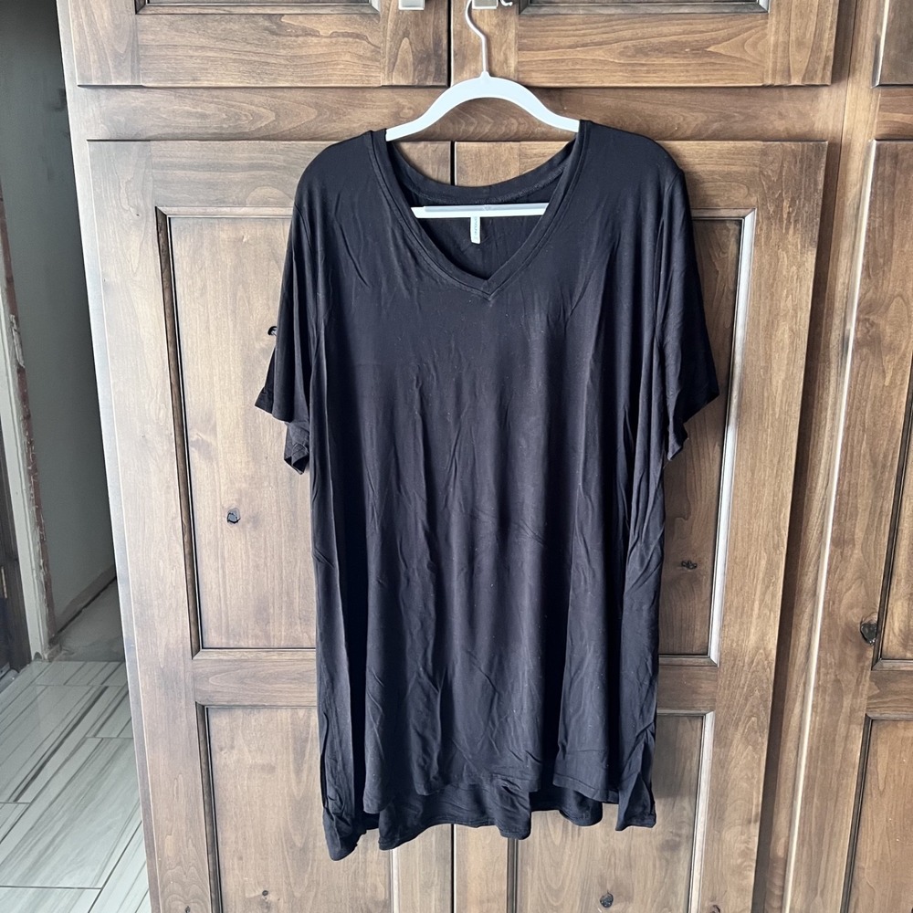 Popyoung-Women's Black V-Neck Silky T-Shirt Size 4XL